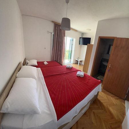 Rooms With Shared Kitchen "Milica" Drvenik  Luaran gambar