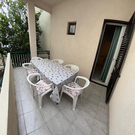 Rooms With Shared Kitchen "Milica" Drvenik  Luaran gambar