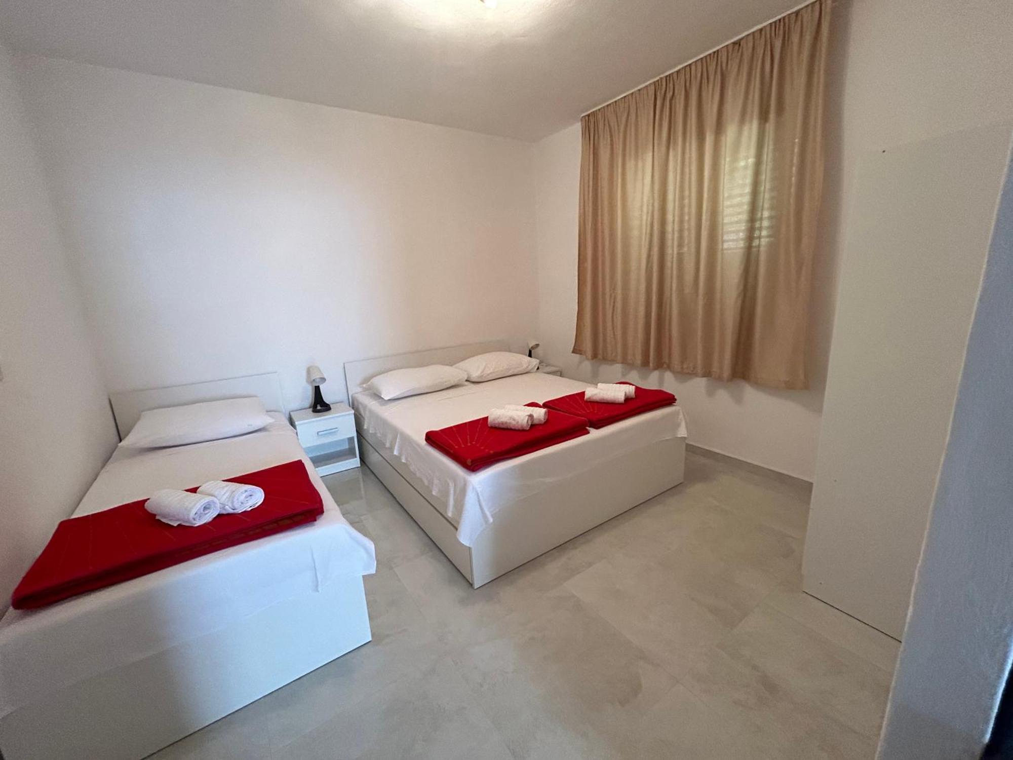 Rooms With Shared Kitchen "Milica" Drvenik  Luaran gambar