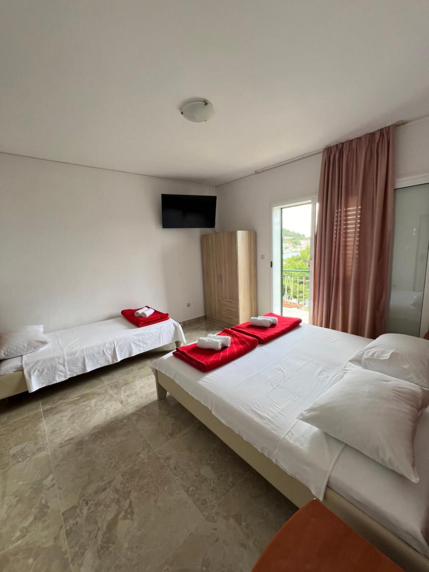 Rooms With Shared Kitchen "Milica" Drvenik  Luaran gambar