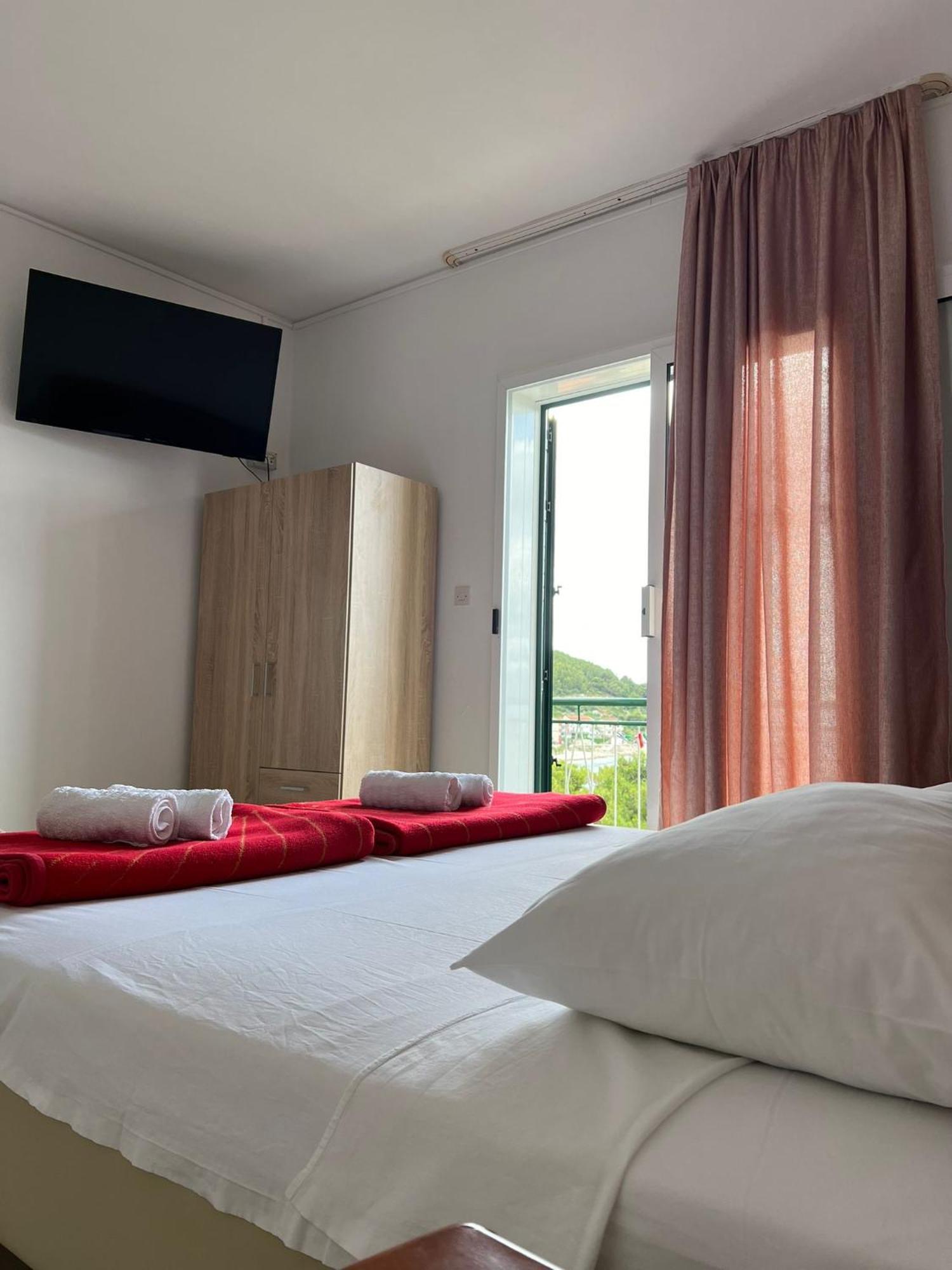 Rooms With Shared Kitchen "Milica" Drvenik  Luaran gambar