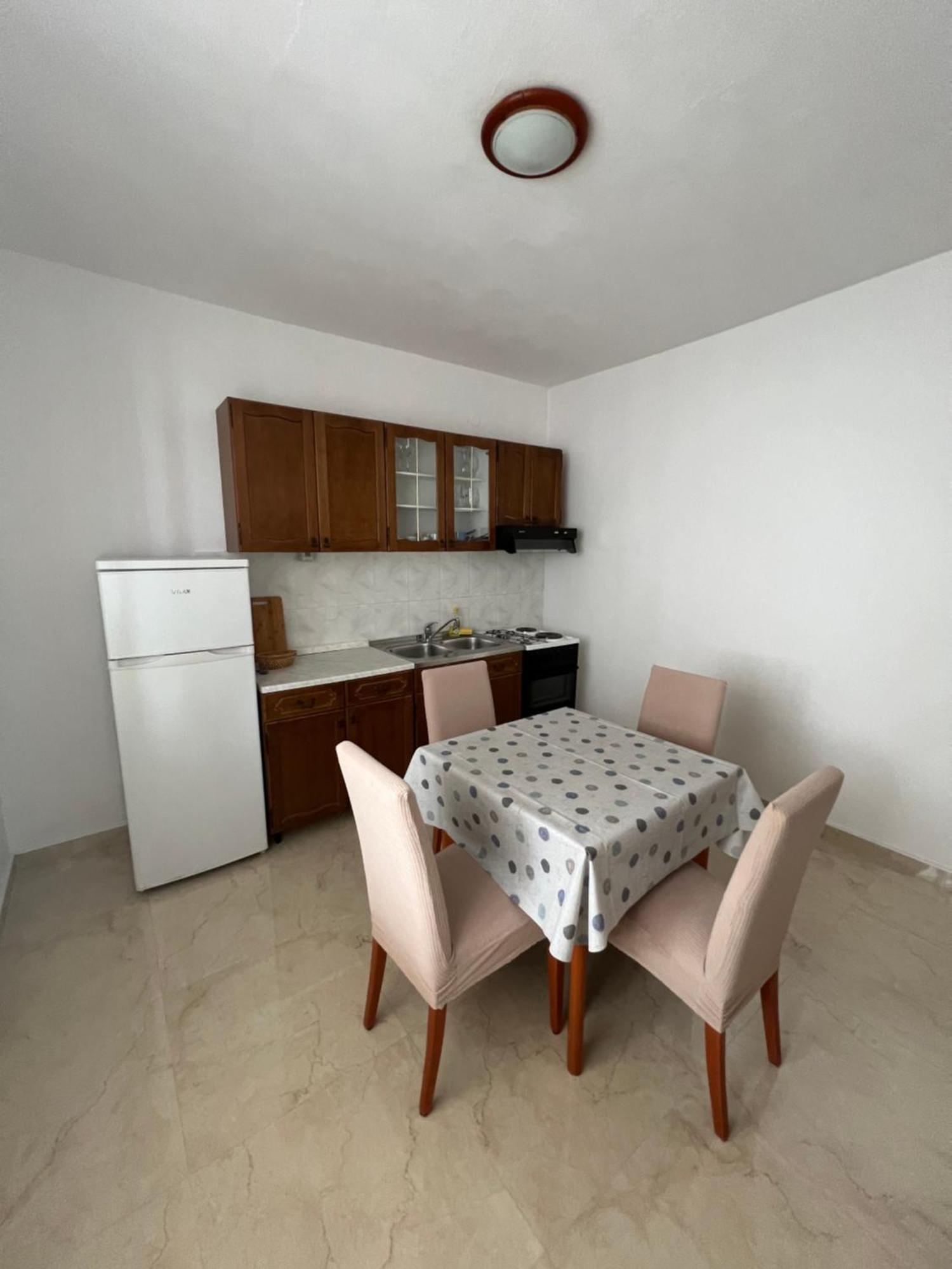 Rooms With Shared Kitchen "Milica" Drvenik  Luaran gambar