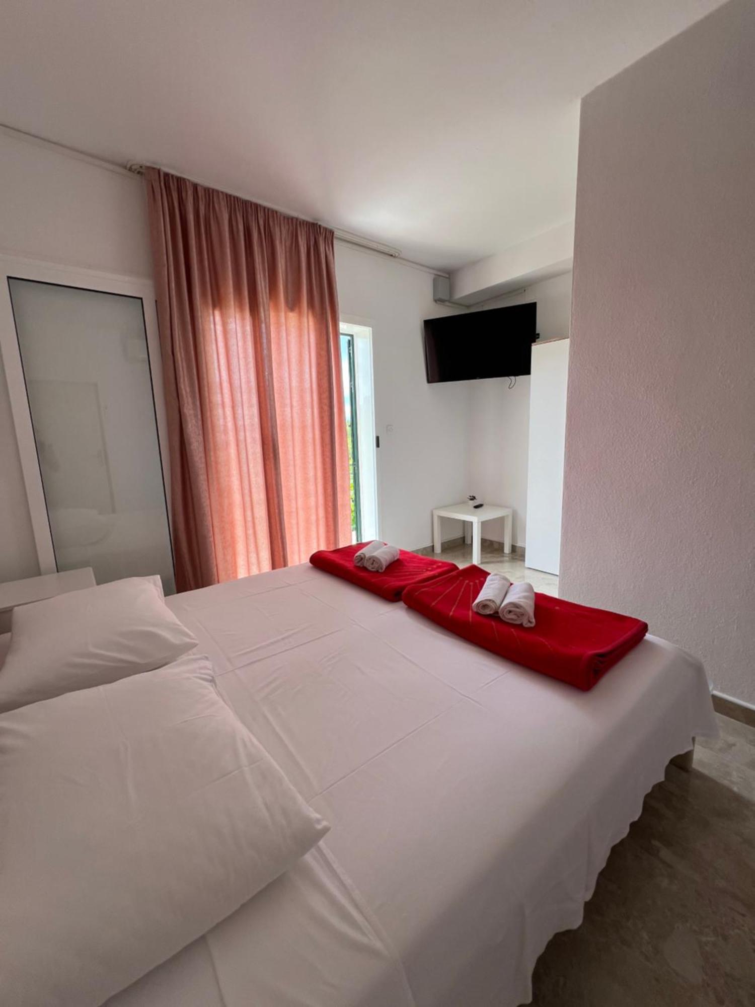 Rooms With Shared Kitchen "Milica" Drvenik  Luaran gambar