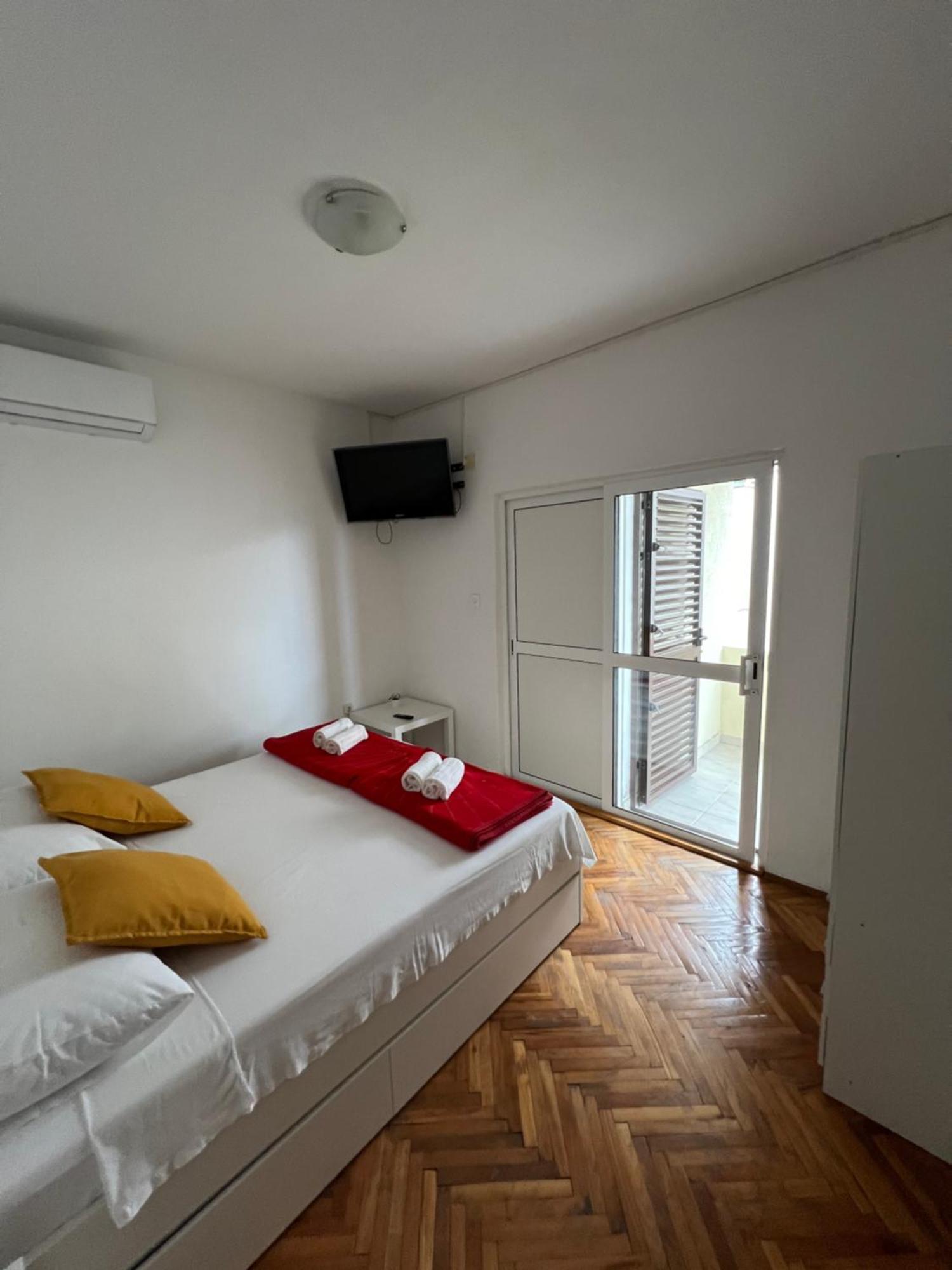 Rooms With Shared Kitchen "Milica" Drvenik  Luaran gambar