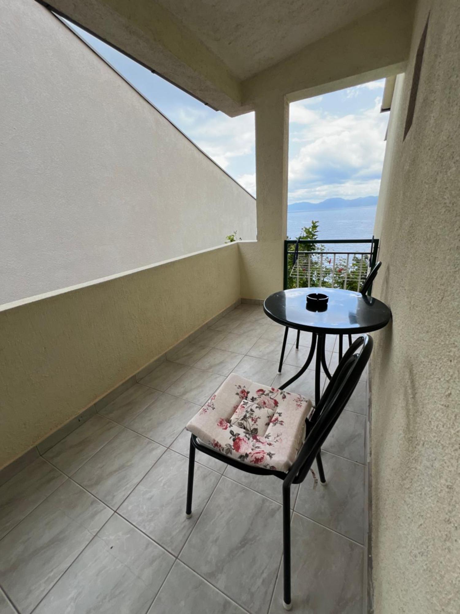 Rooms With Shared Kitchen "Milica" Drvenik  Luaran gambar
